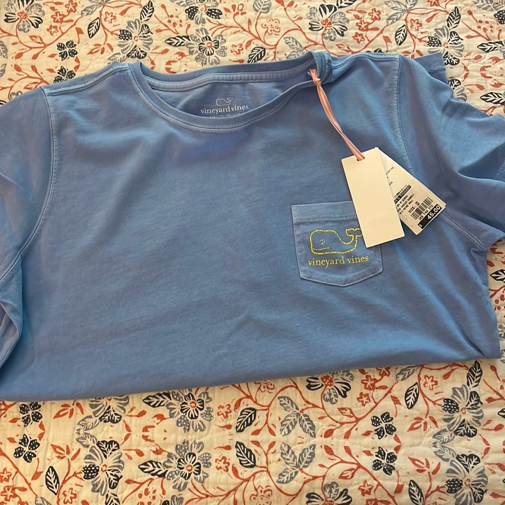 Vineyard Vines tshirt